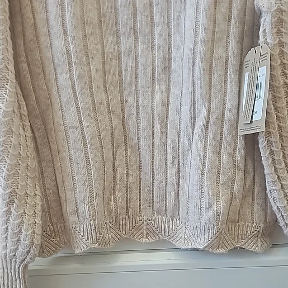FRYE AND CO. Women's V-Neck Sweater in Cream - Picture 8 of 9